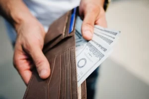 پول و مدیریت مالی در سفر خارجی