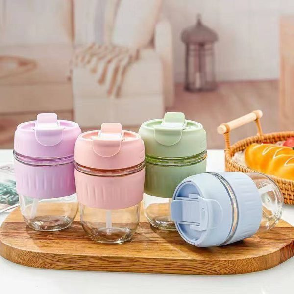 لیوان شیشه ای دارای نی و آسان نوش