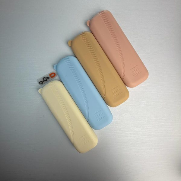 کیف براش آرایشی سیلیکونی مدل دکمه‌دار (بازشو از بغل)